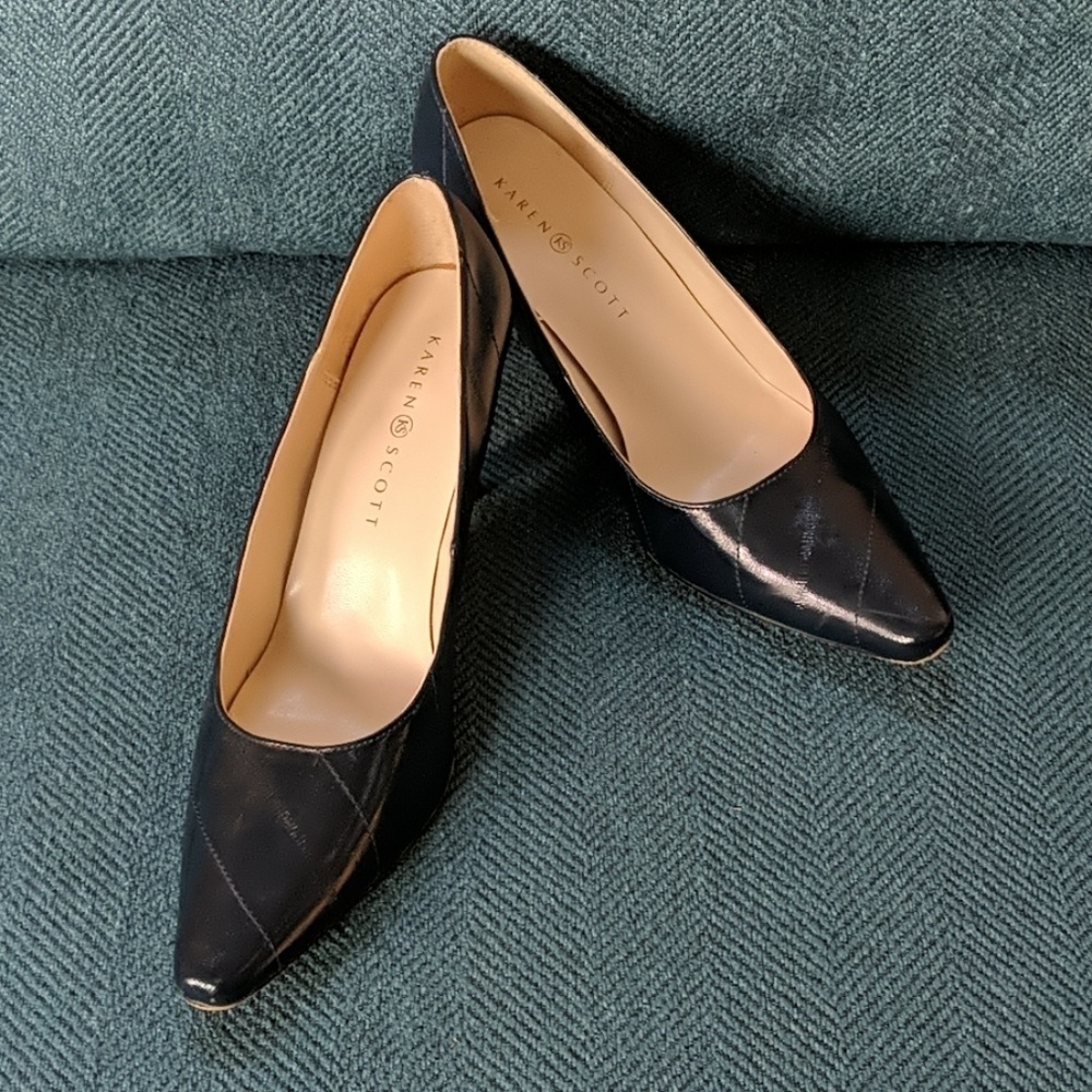 Navy blue heels